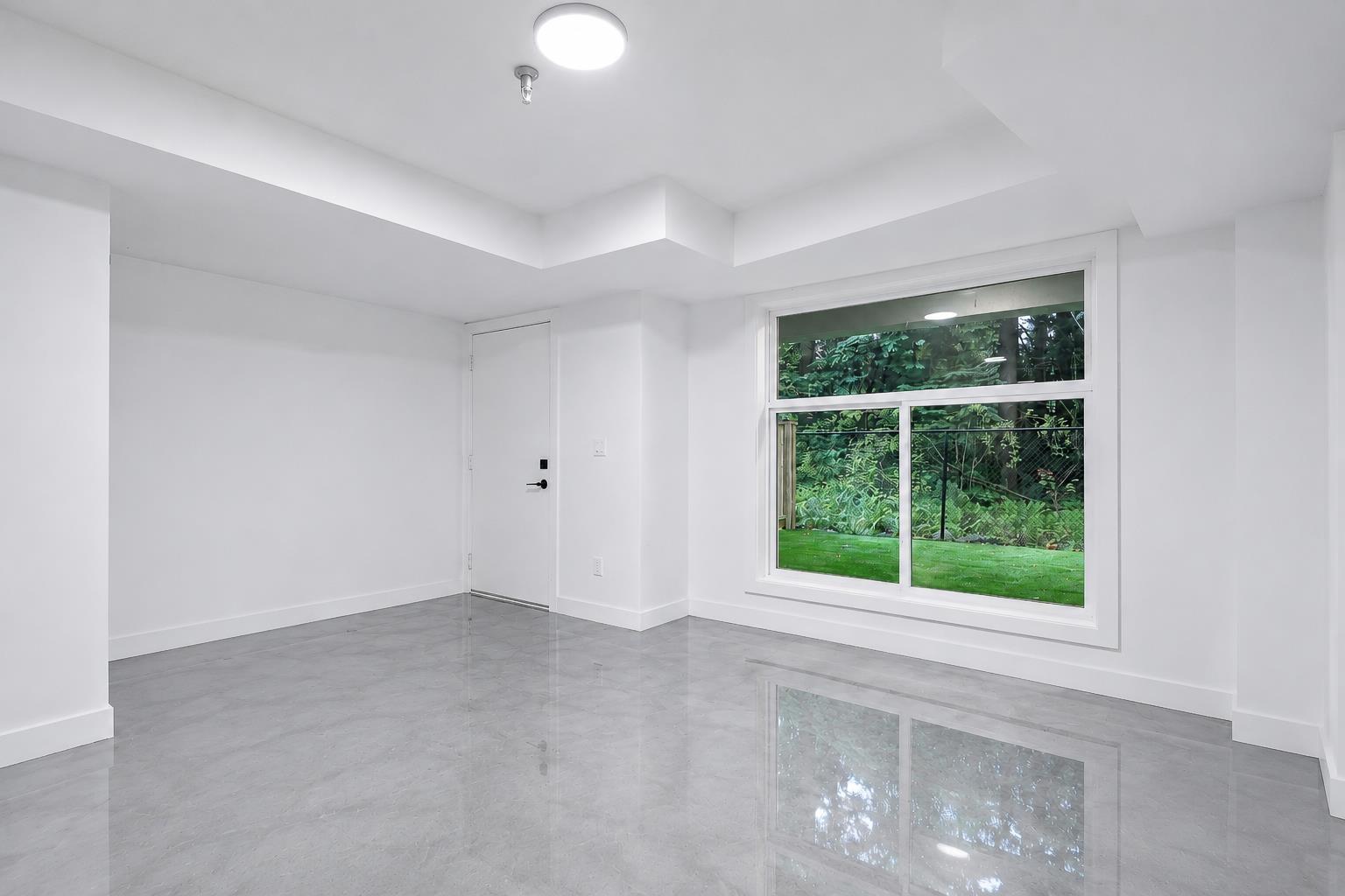 12 8924 Cedar Street Property Photo 40
