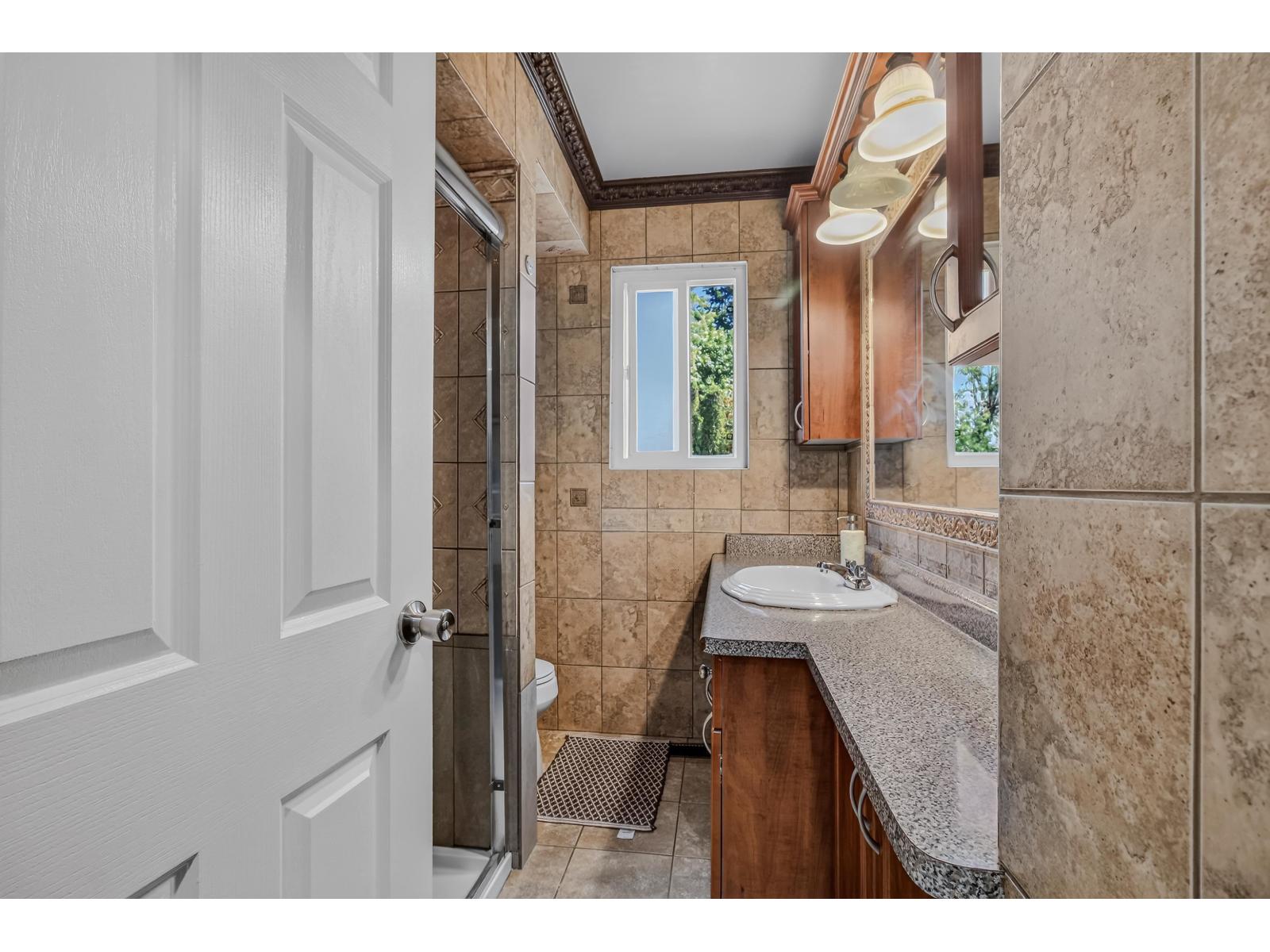 9656 125 Street Property Photo 8