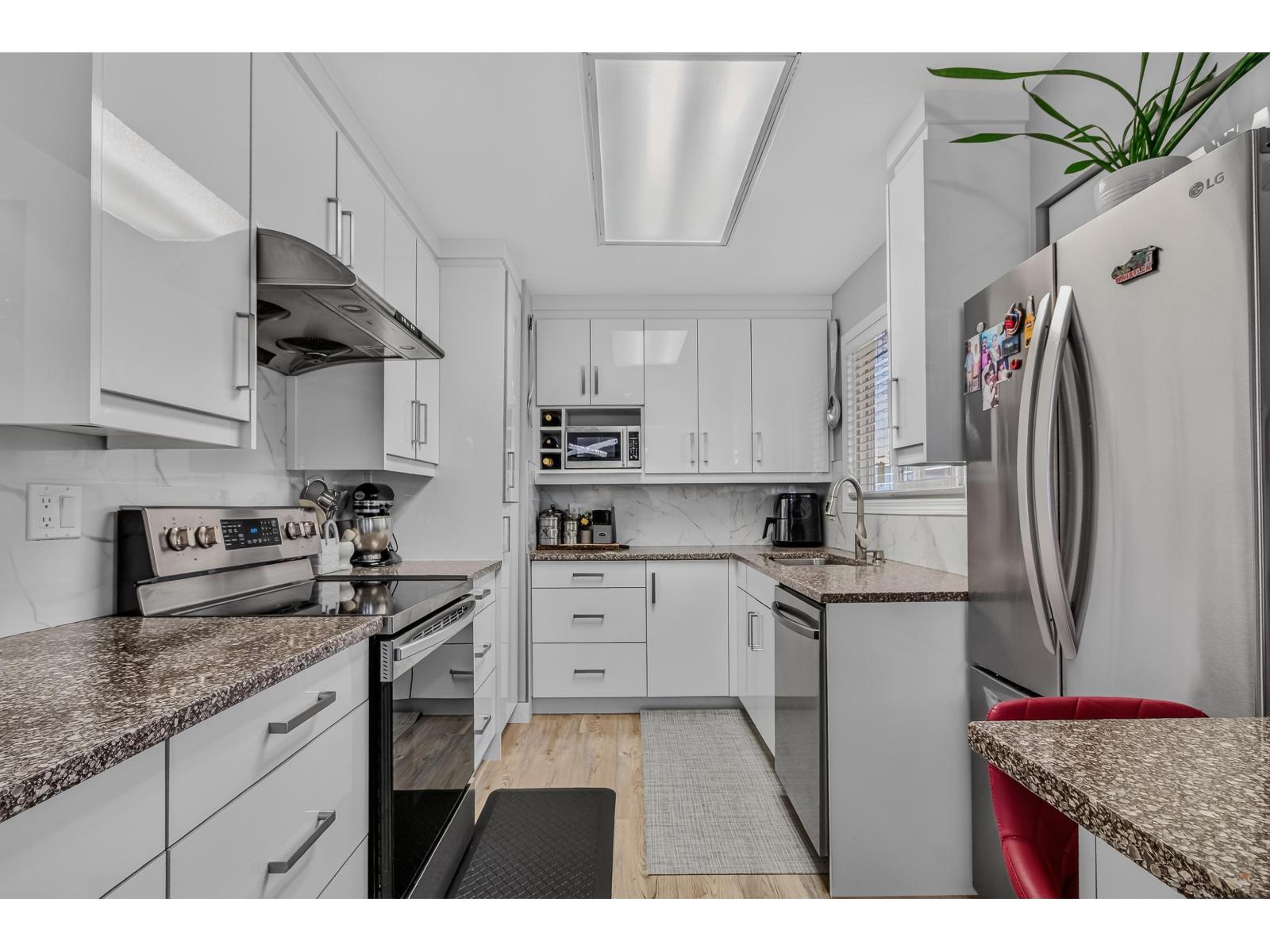 9656 125 Street Property Photo 11