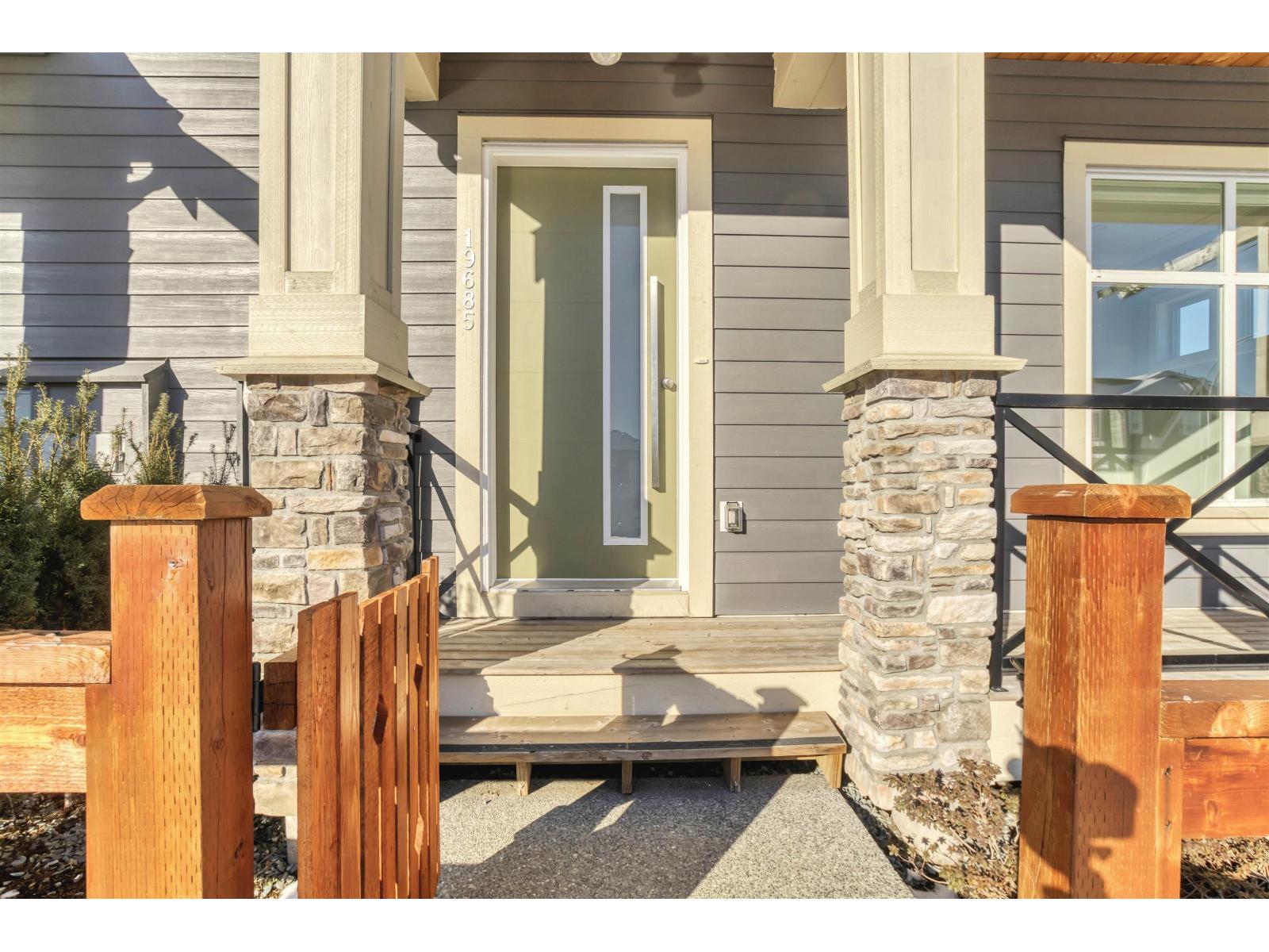 19685 74 Avenue Property Photo 2