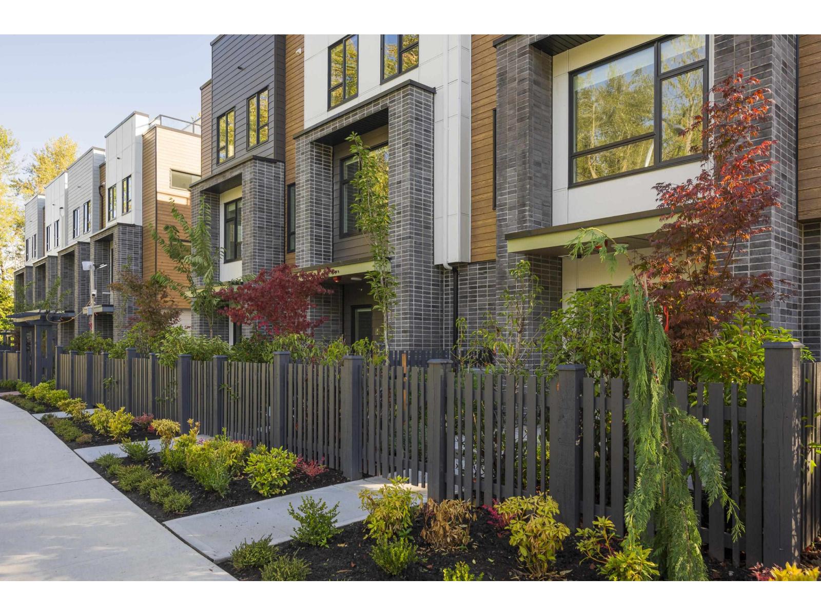 6 7946 204 Street Property Photo 3