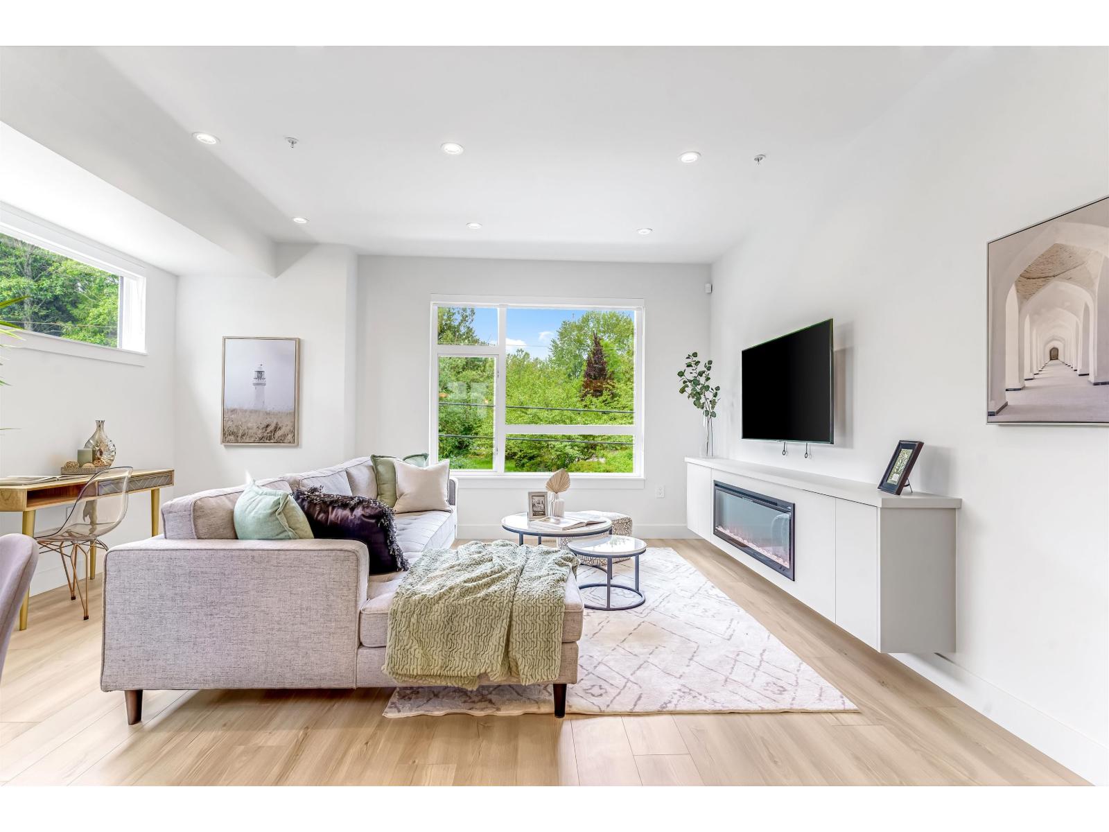 6 7946 204 Street Property Photo 5