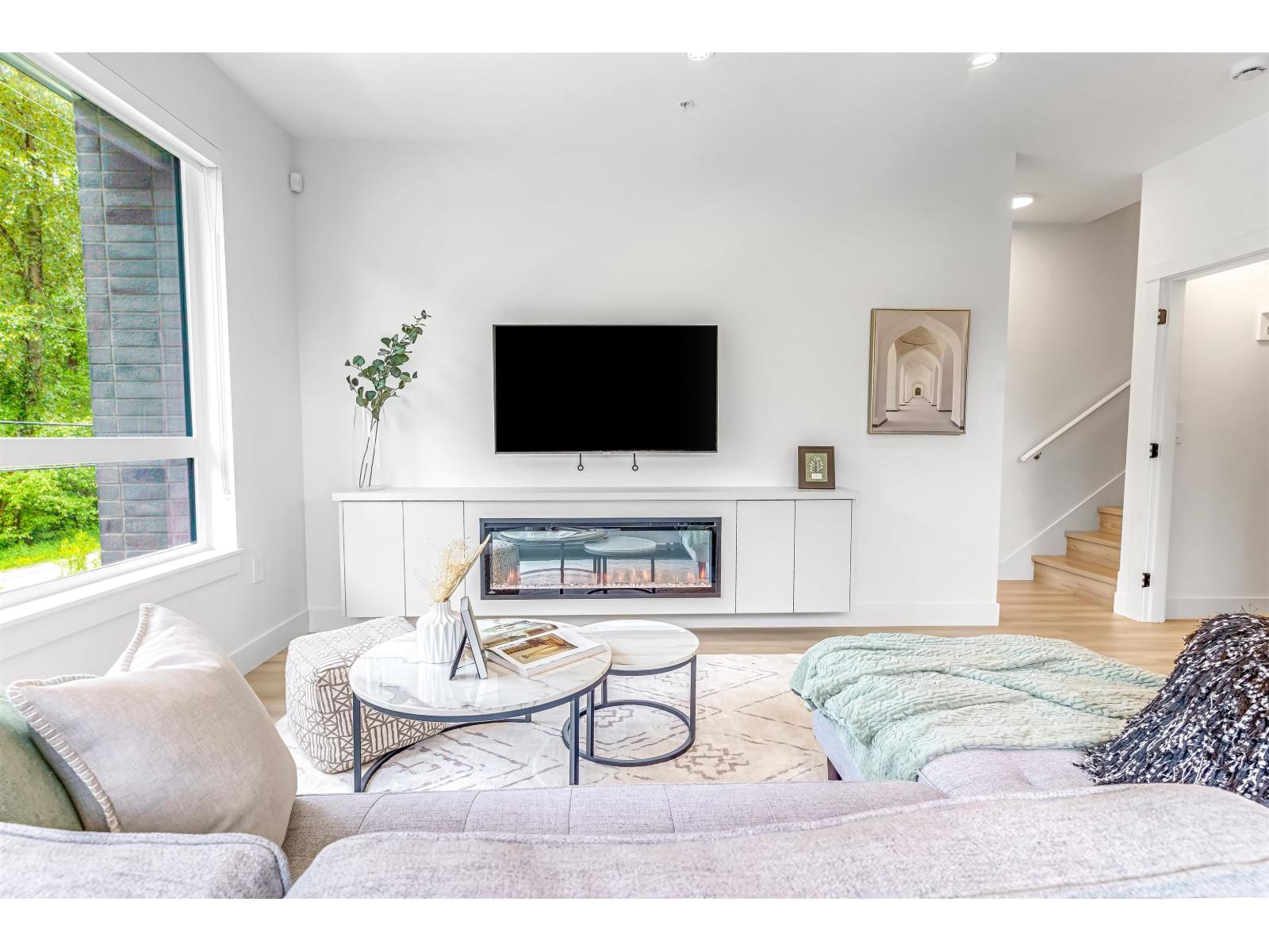 6 7946 204 Street Property Photo 8