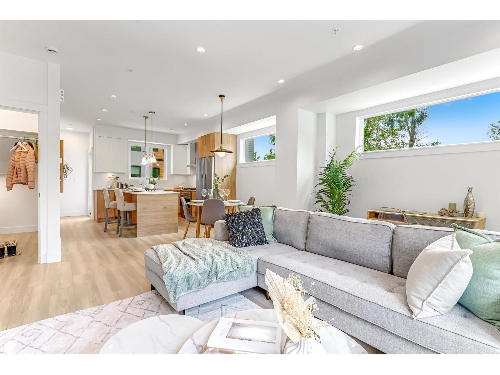 6 7946 204 Street Property Photo 9