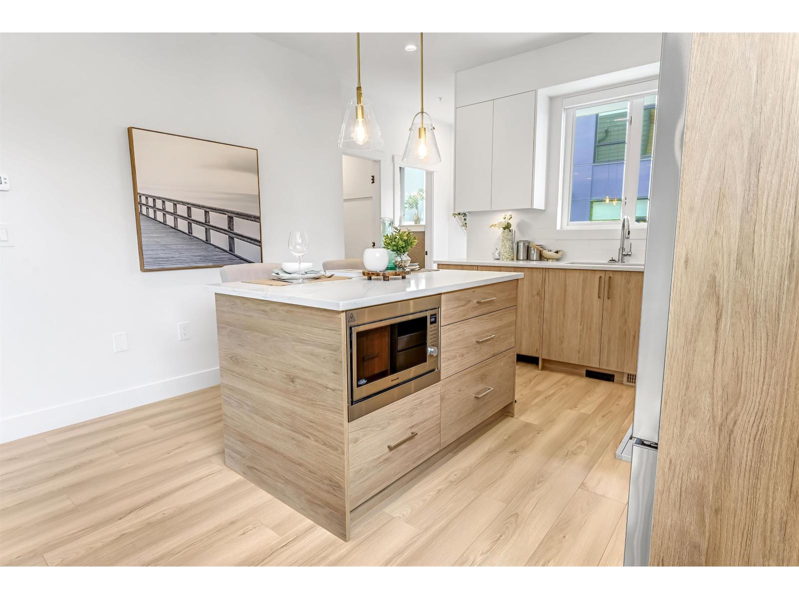 6 7946 204 Street Property Photo 13