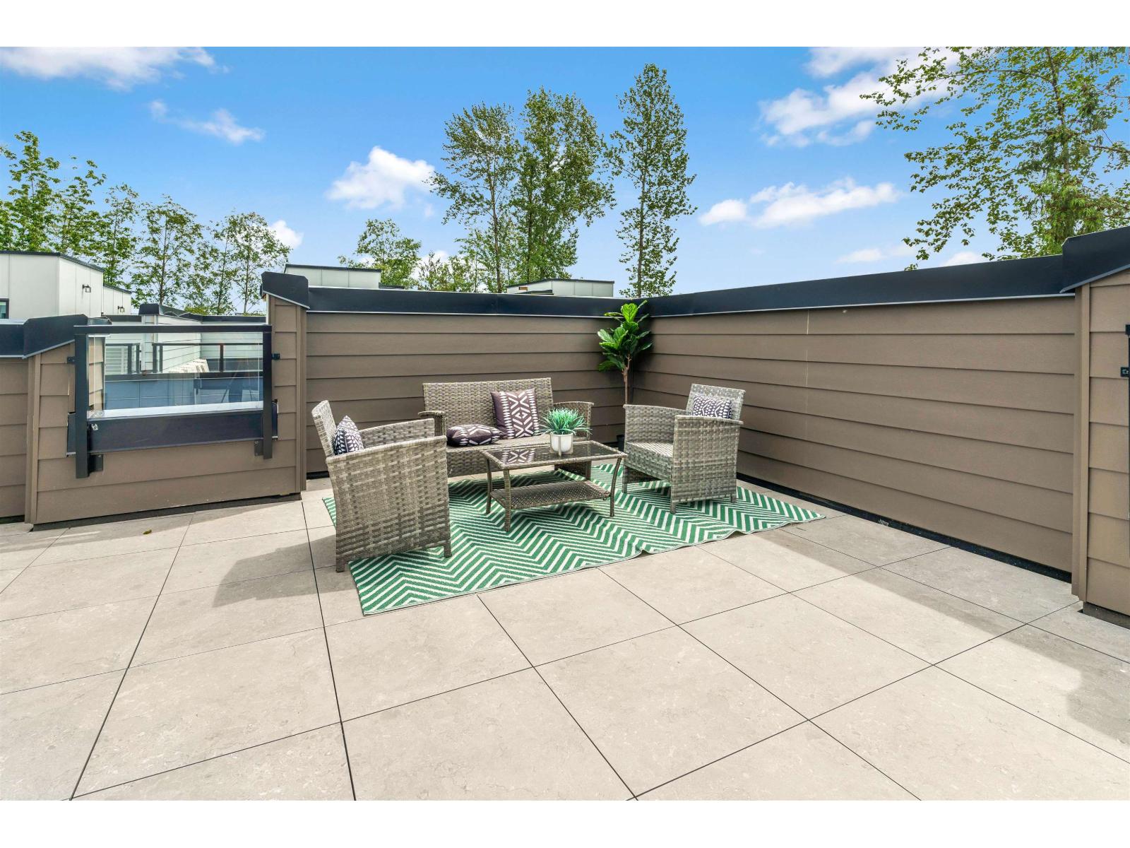 6 7946 204 Street Property Photo 32