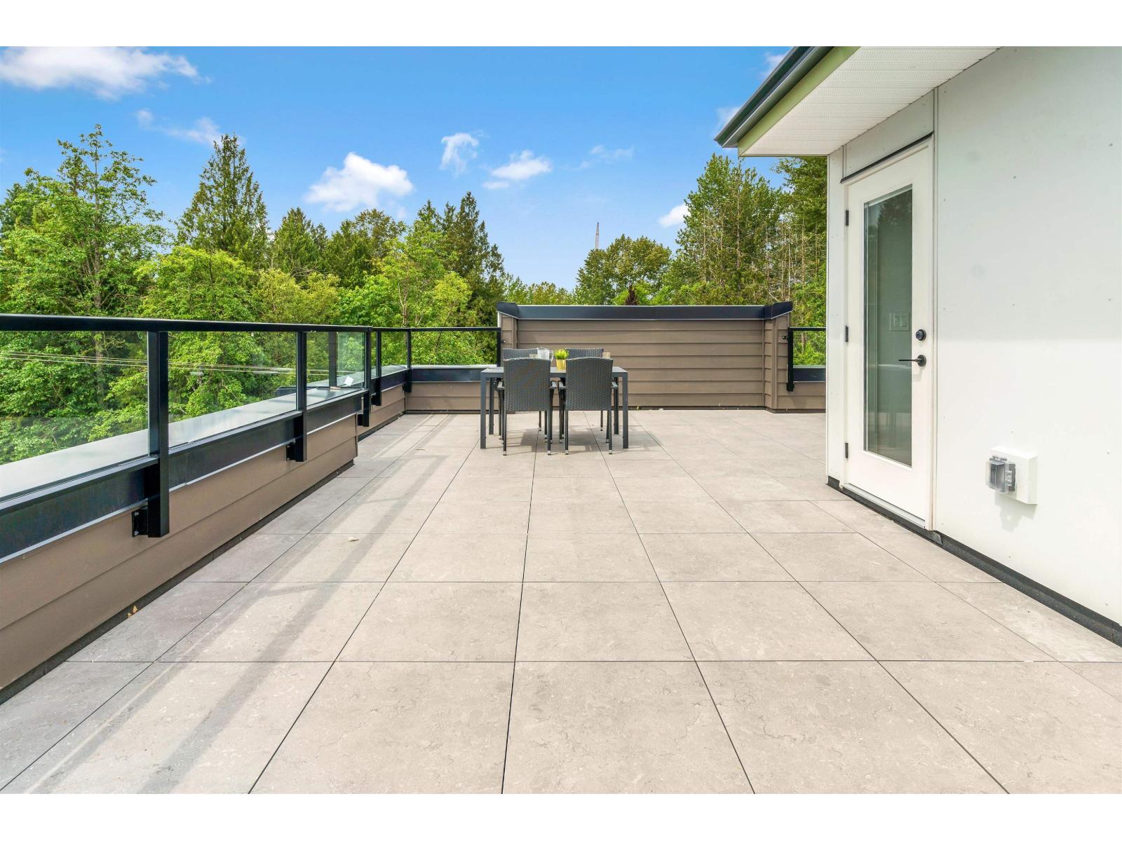 6 7946 204 Street Property Photo 33