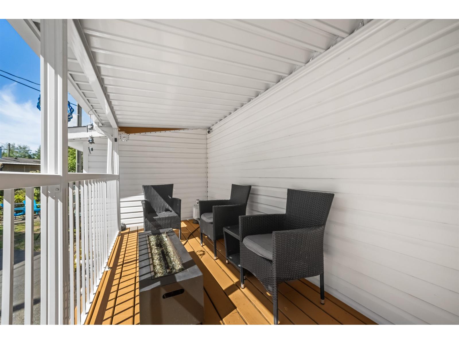 20 24330 Fraser Highway Property Photo 2