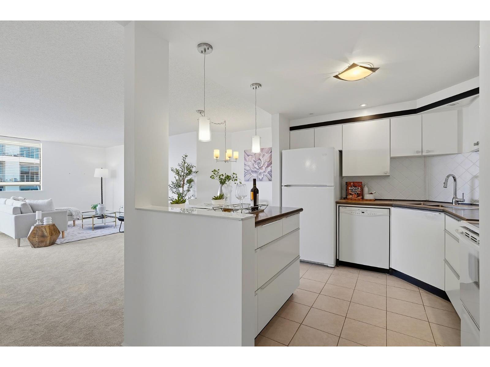 303 1480 Foster Street Property Photo 10