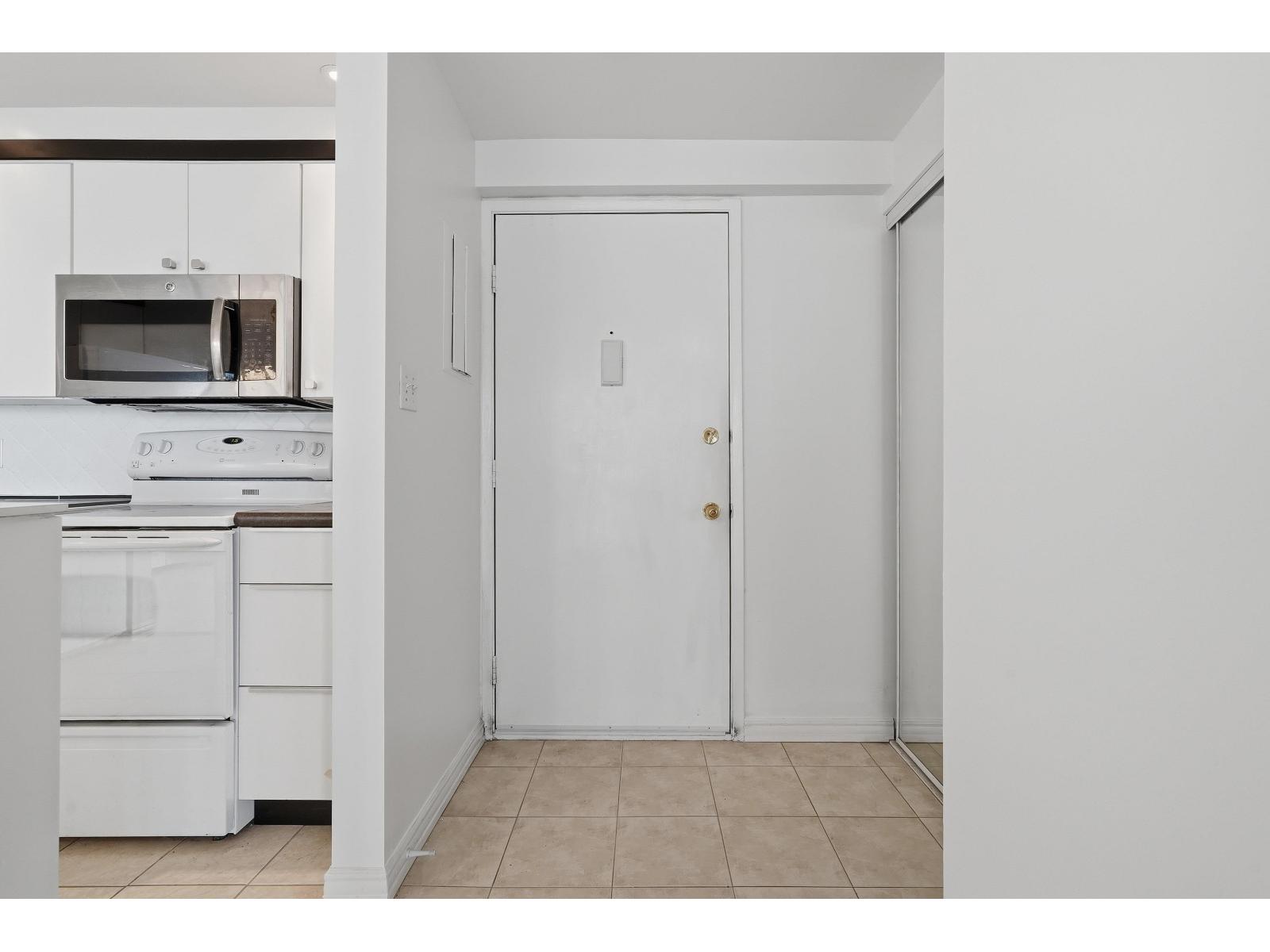 303 1480 Foster Street Property Photo 11