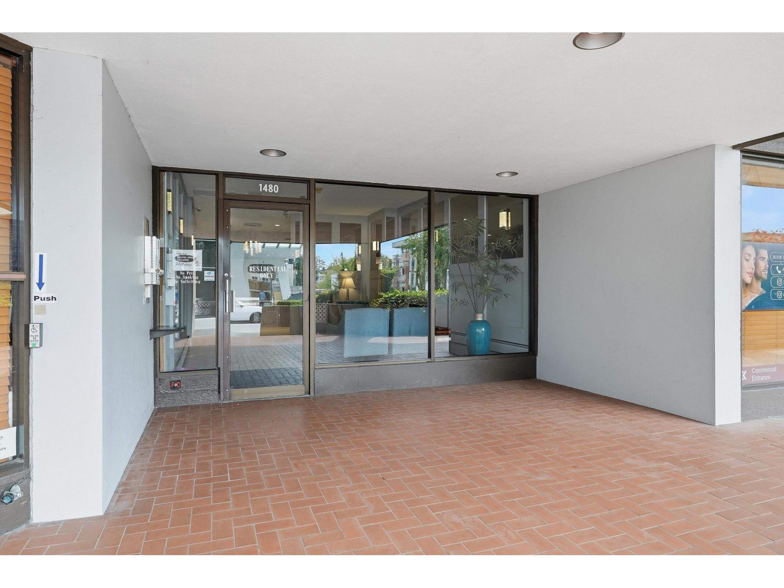 303 1480 Foster Street Property Photo 20