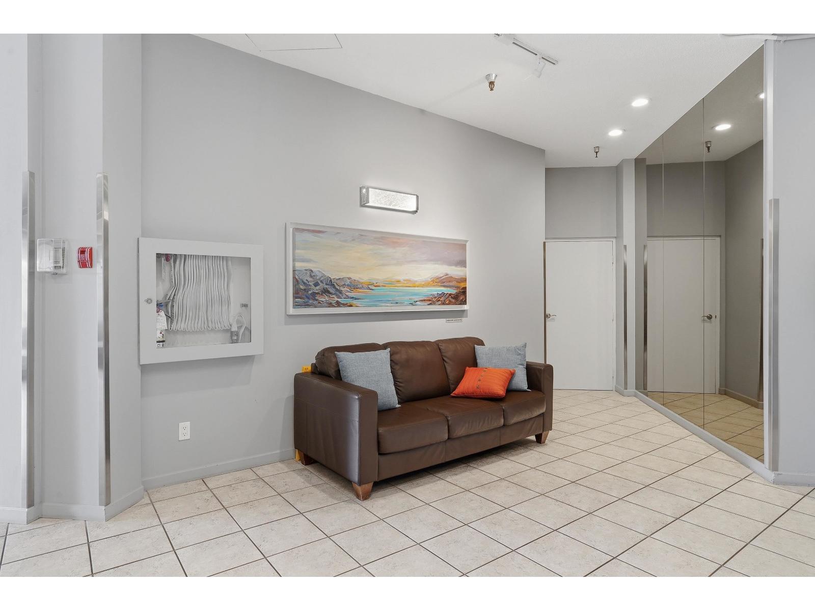 303 1480 Foster Street Property Photo 23