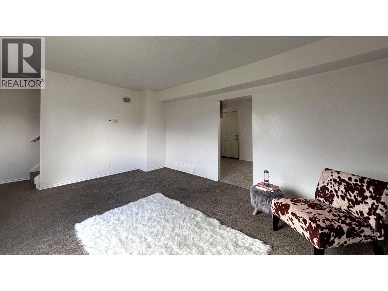 9704 108 Avenue Property Photo 2