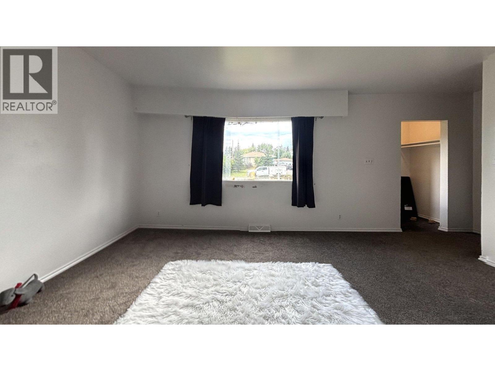 9704 108 Avenue Property Photo 3
