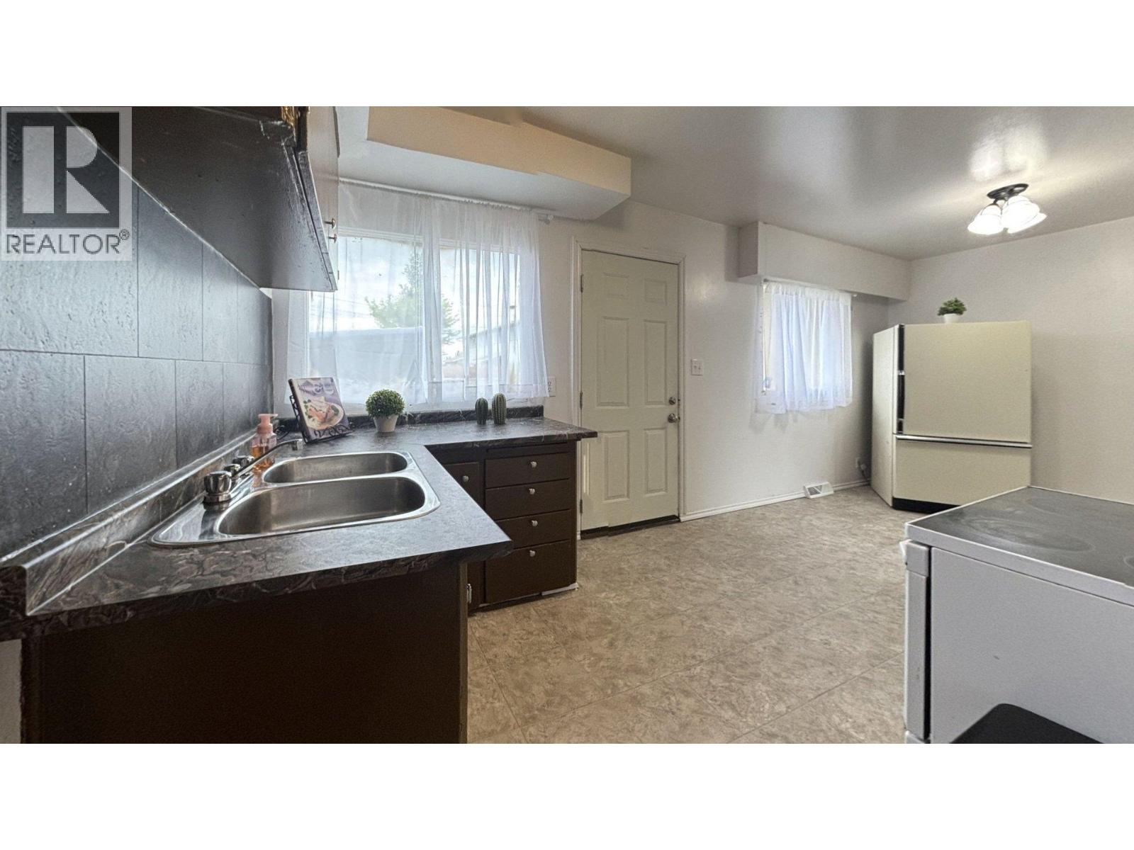 9704 108 Avenue Property Photo 5