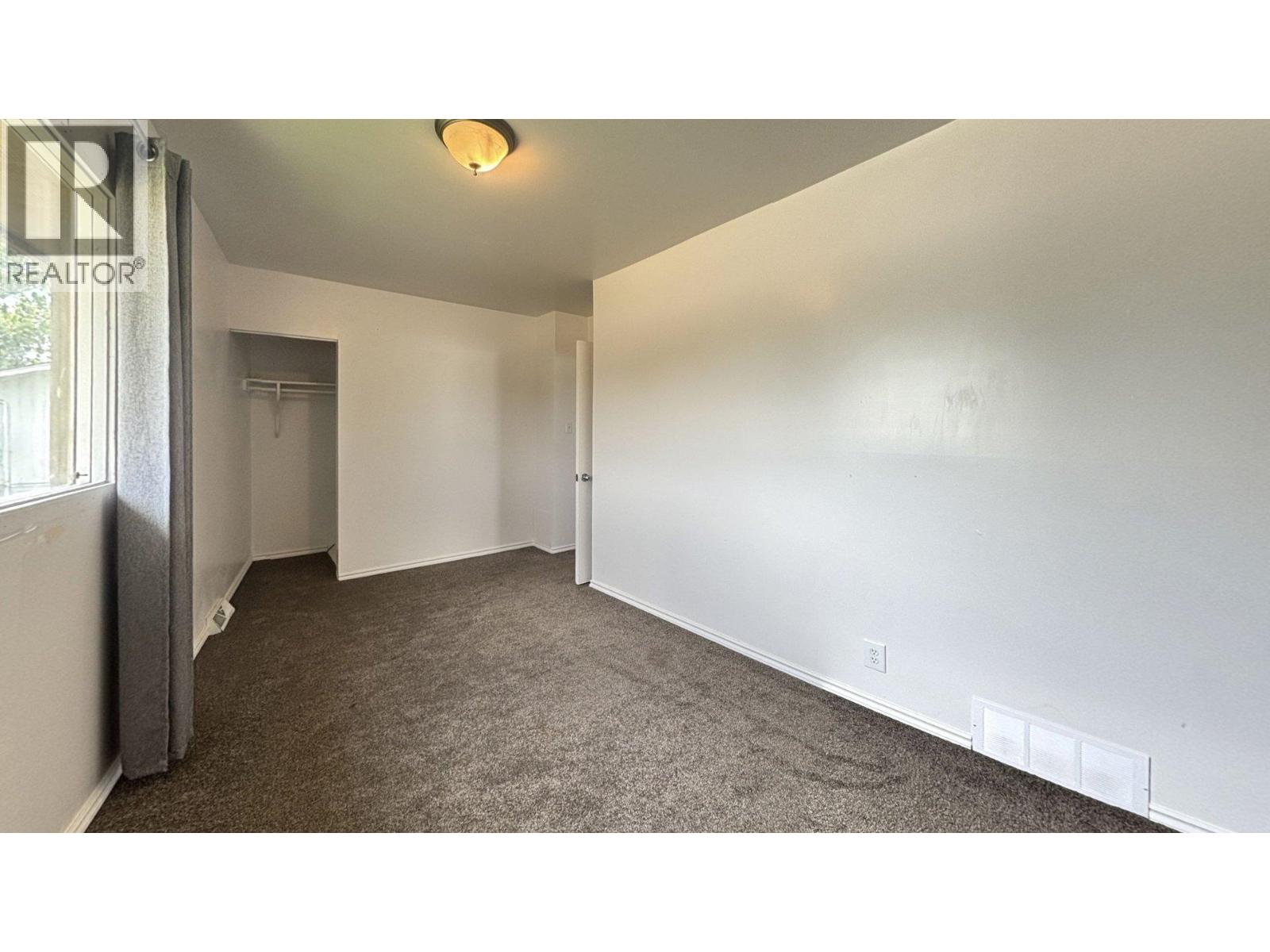 9704 108 Avenue Property Photo 7
