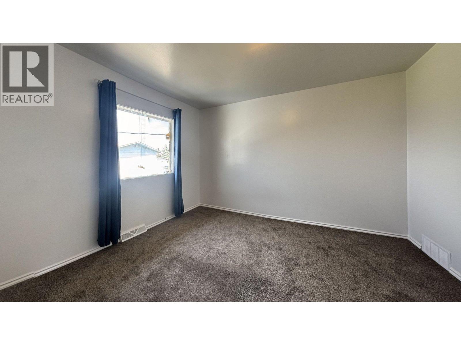9704 108 Avenue Property Photo 9