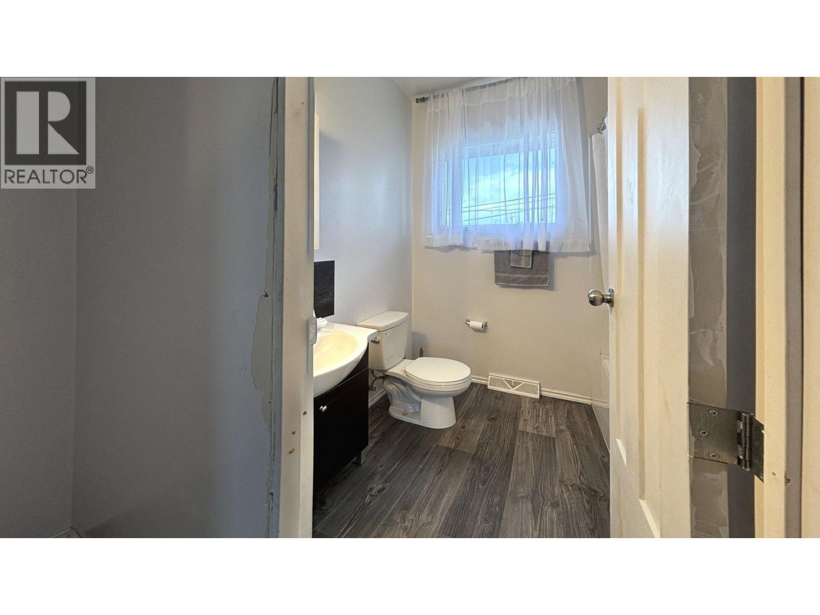 9704 108 Avenue Property Photo 10