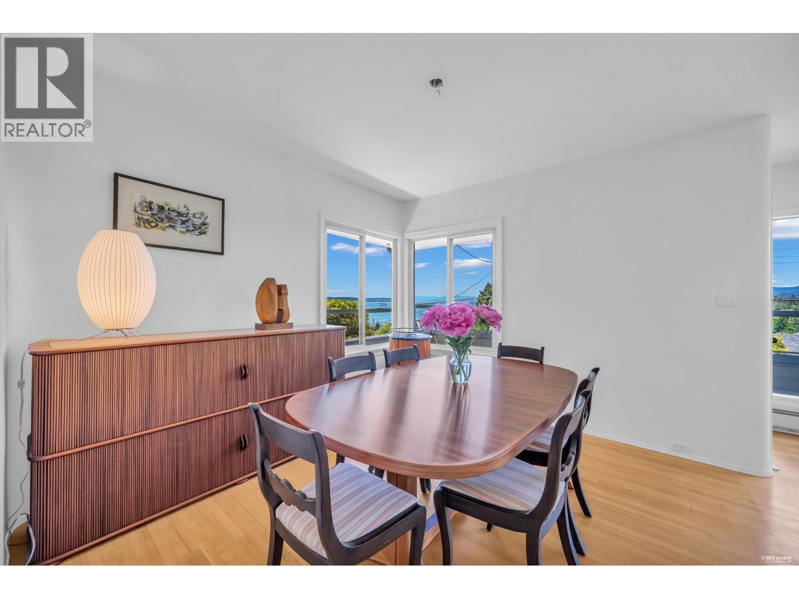 870 Leyland Street Property Photo 10