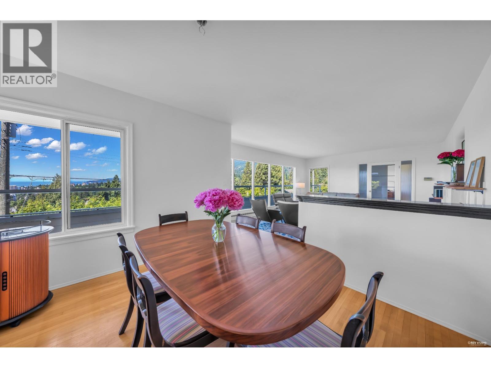 870 Leyland Street Property Photo 11