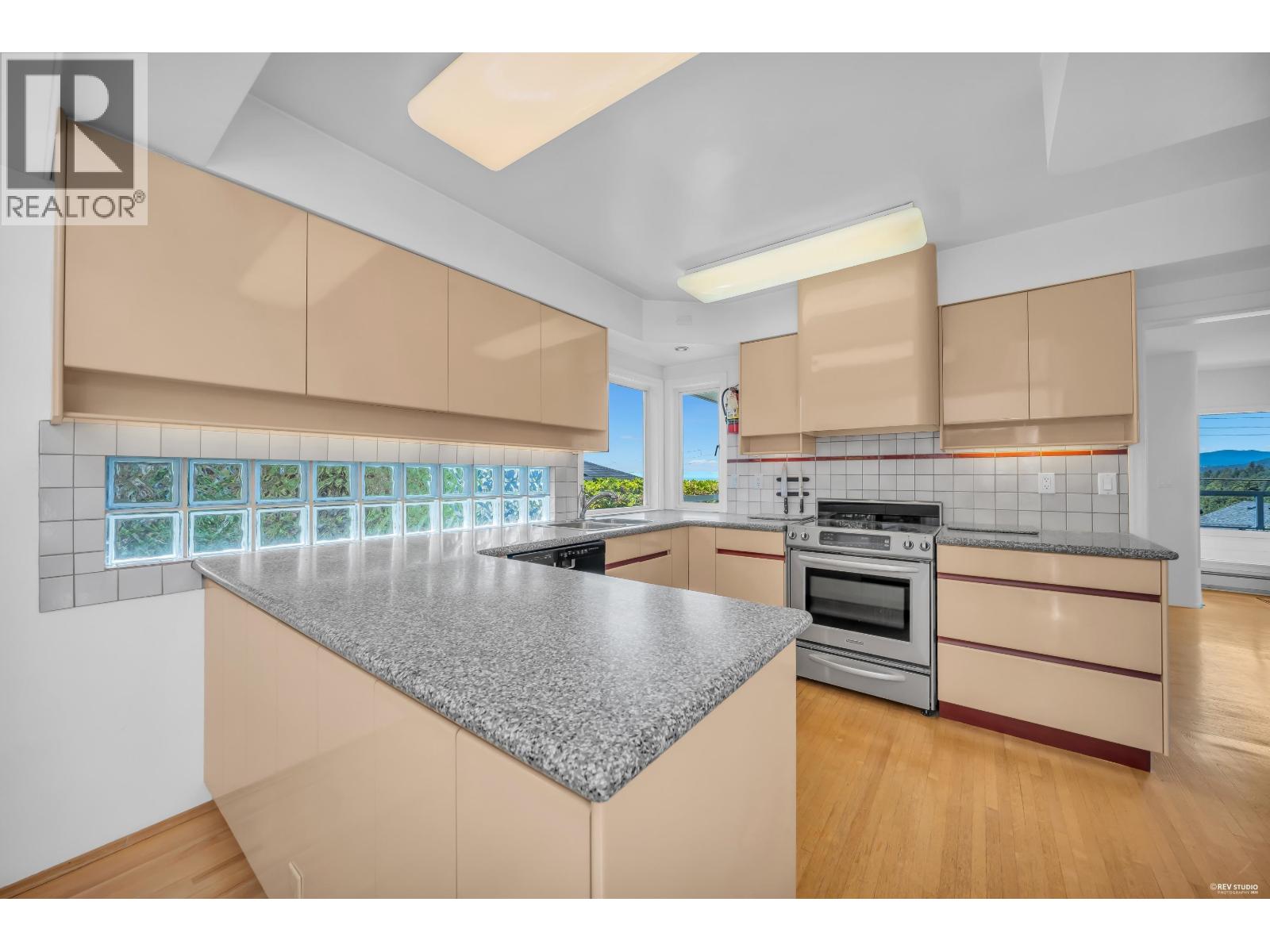 870 Leyland Street Property Photo 18