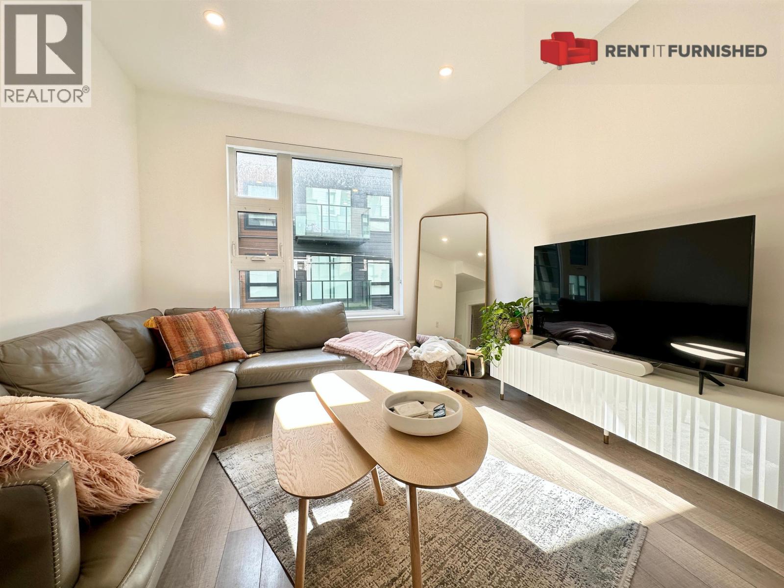 #113 515 E 2nd Street Property Photo 1