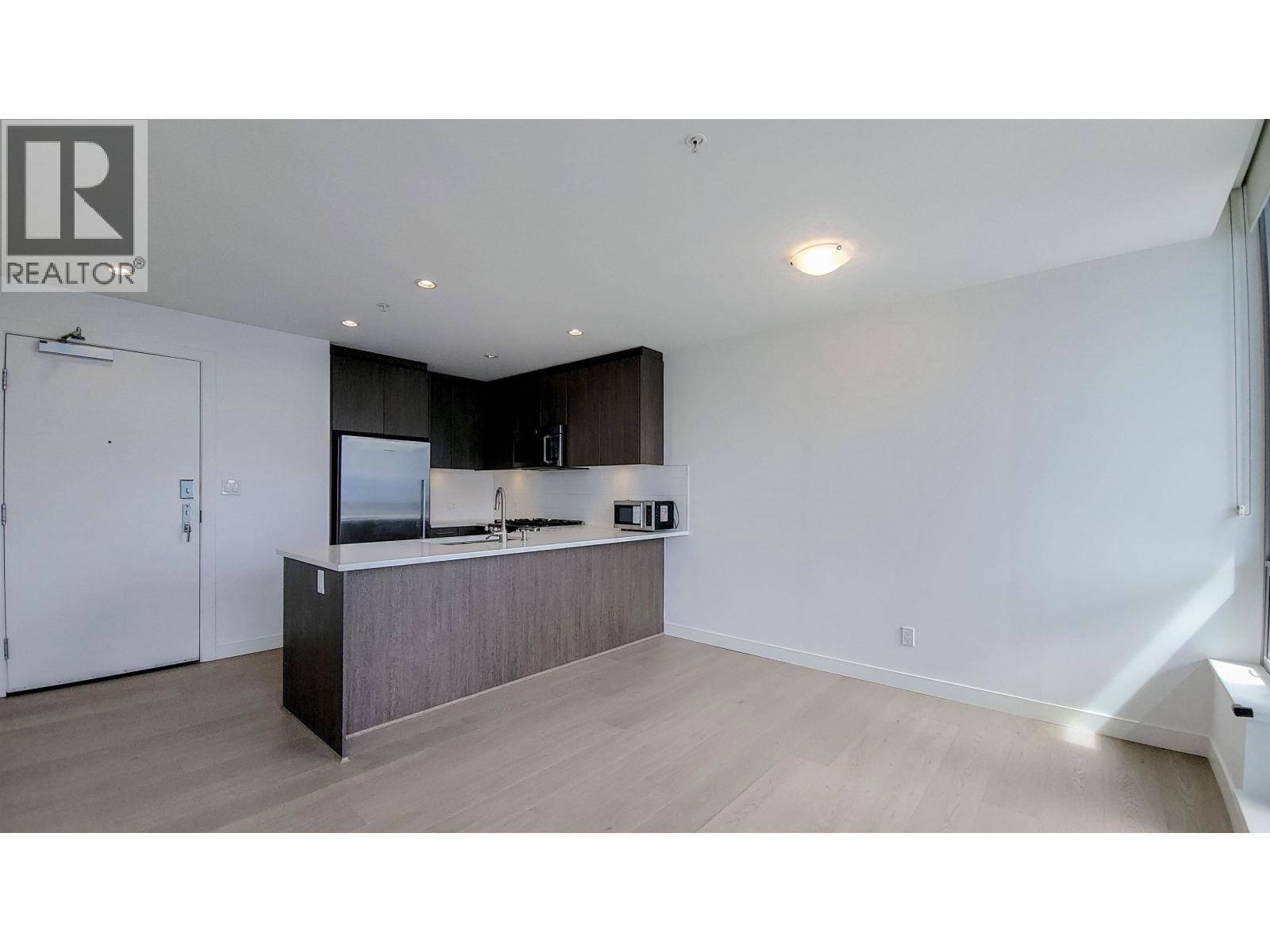 1507 9060 University Crescent Property Photo 4