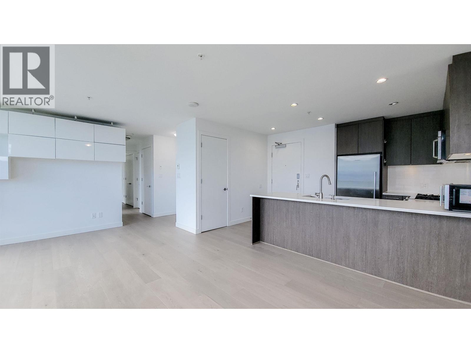 1507 9060 University Crescent Property Photo 5