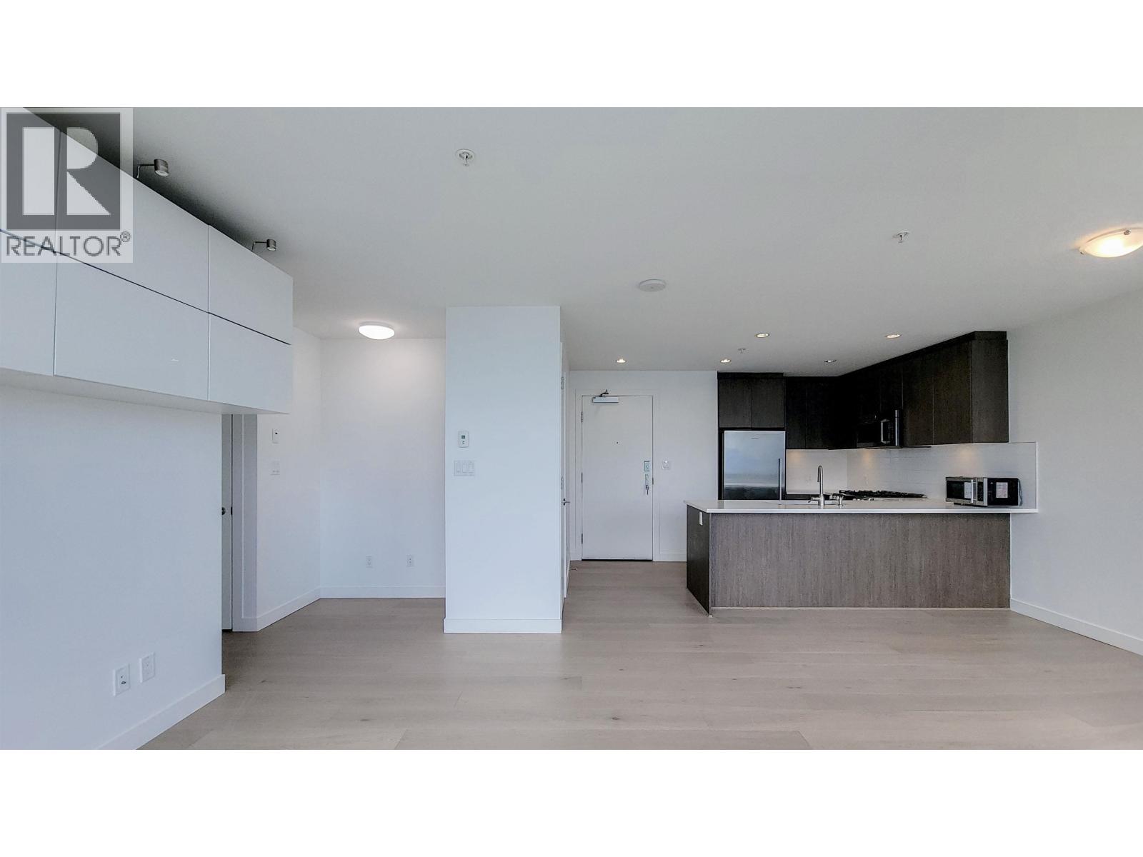 1507 9060 University Crescent Property Photo 16
