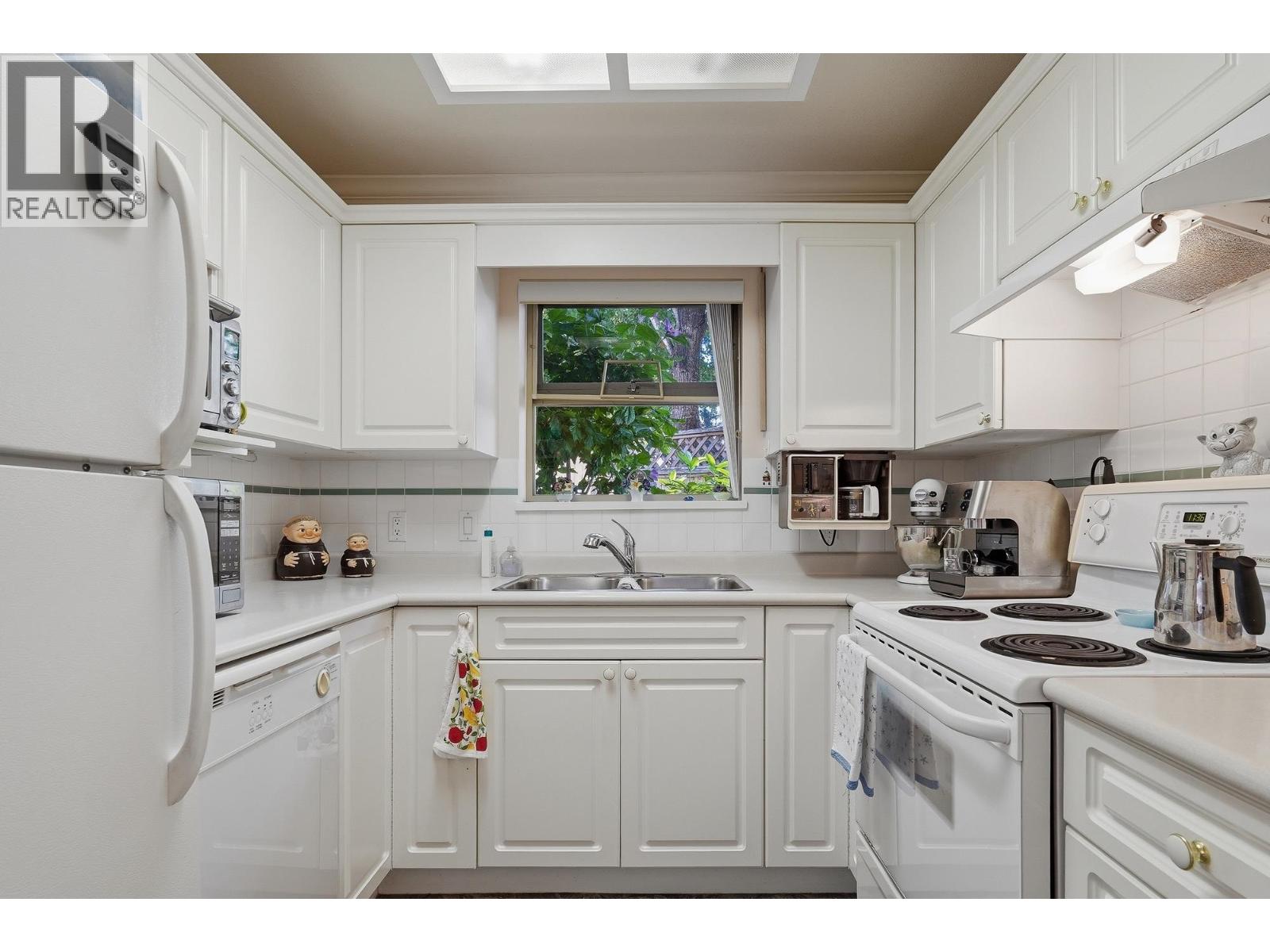 103 1118 55 Street Property Photo 10