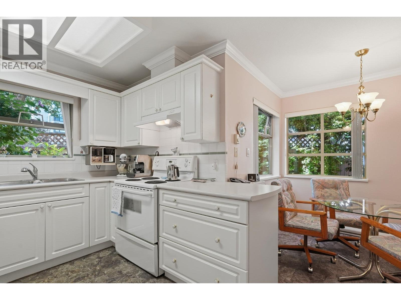 103 1118 55 Street Property Photo 11