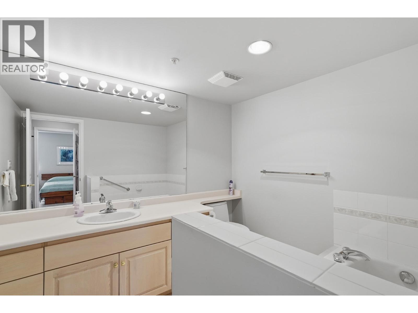 103 1118 55 Street Property Photo 15