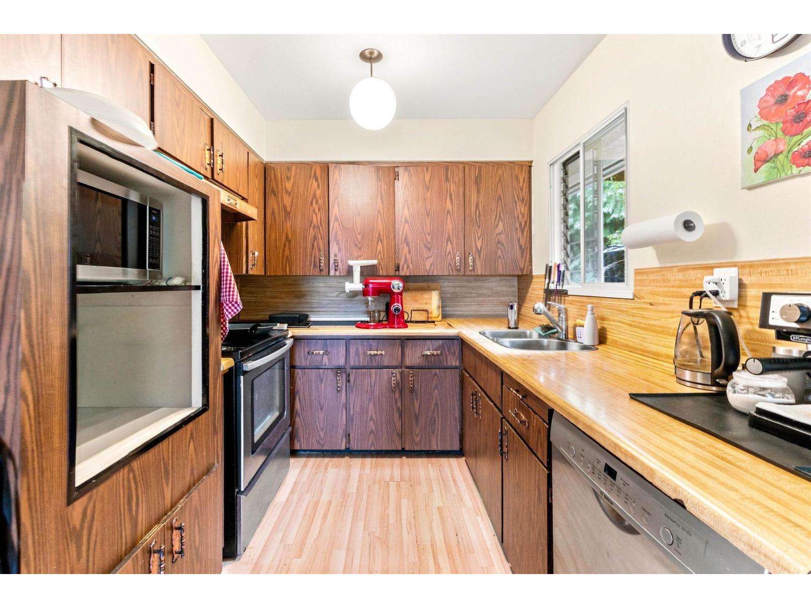 11570 94 Avenue Property Photo 9