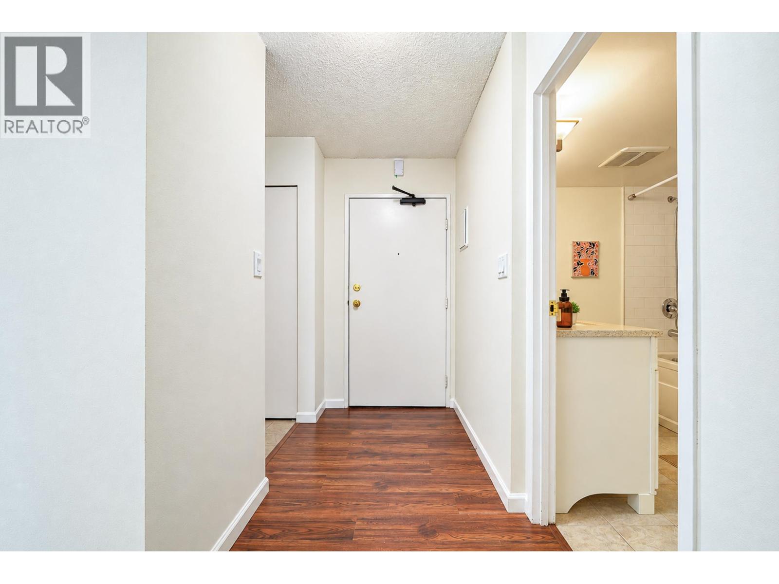 905 9541 Erickson Drive Property Photo 3