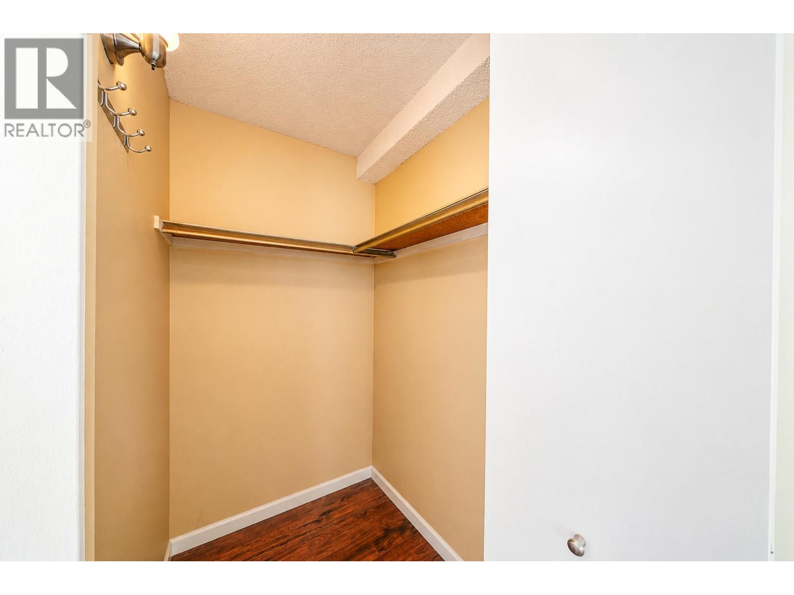 905 9541 Erickson Drive Property Photo 10