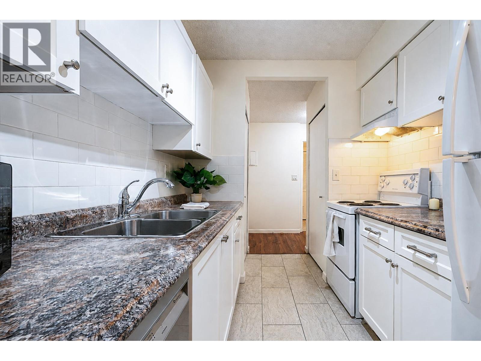 905 9541 Erickson Drive Property Photo 18