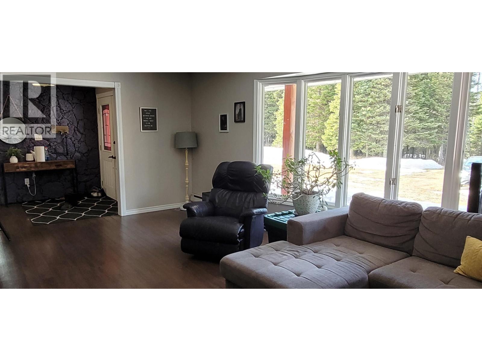 21040 Wright Creek Road Property Photo 7