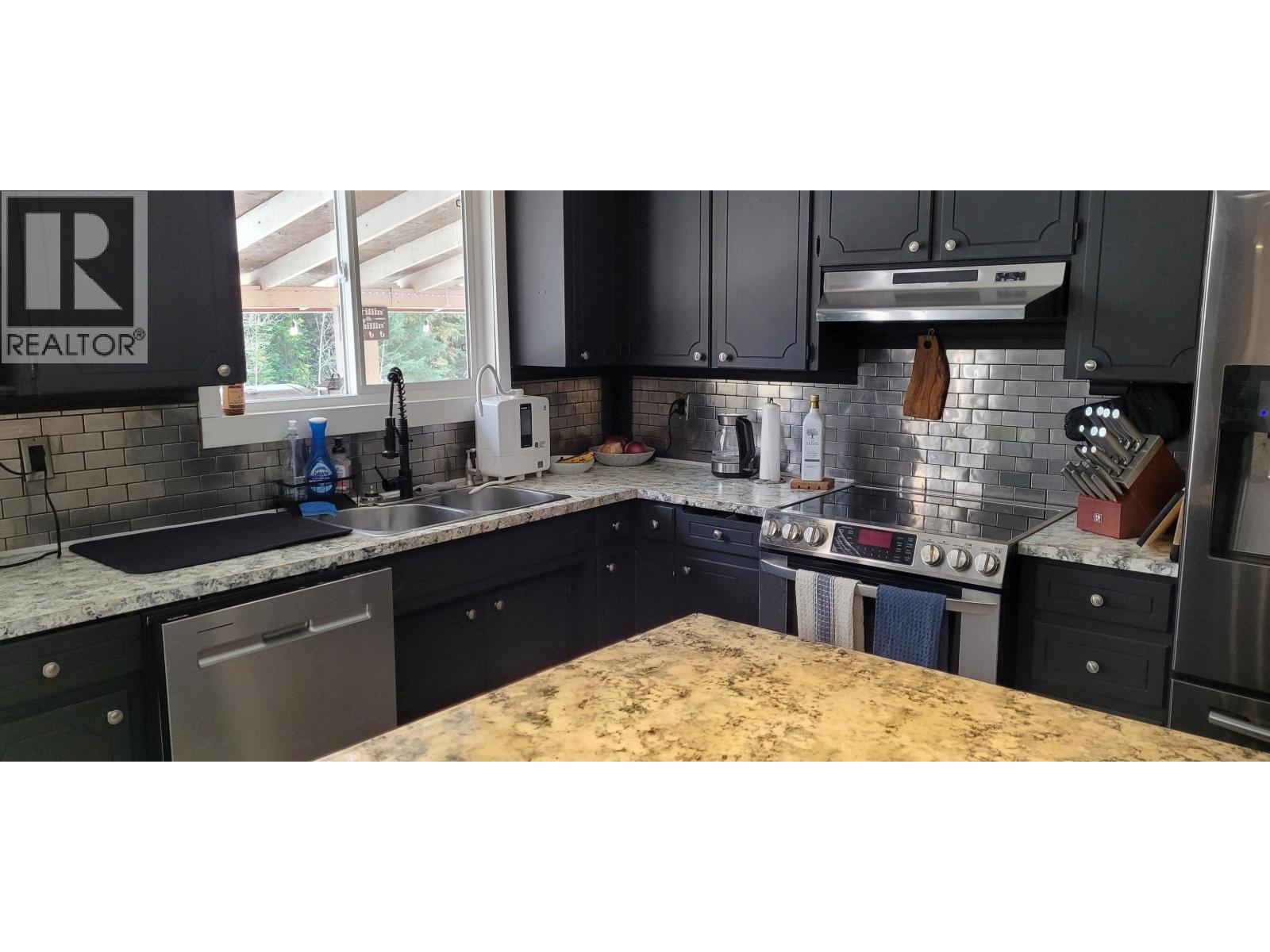 21040 Wright Creek Road Property Photo 9