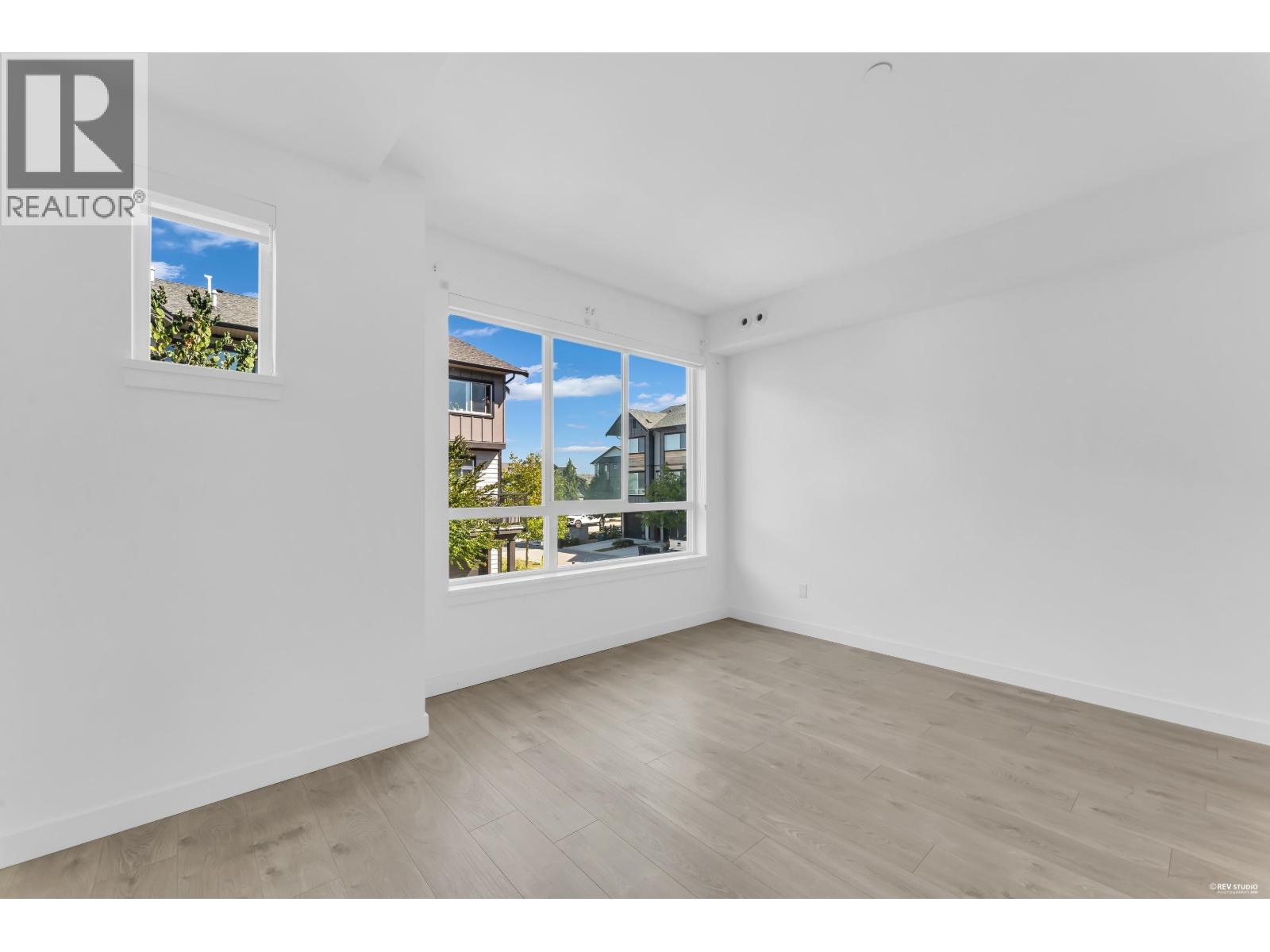 34 4292 Wolf Way Property Photo 12