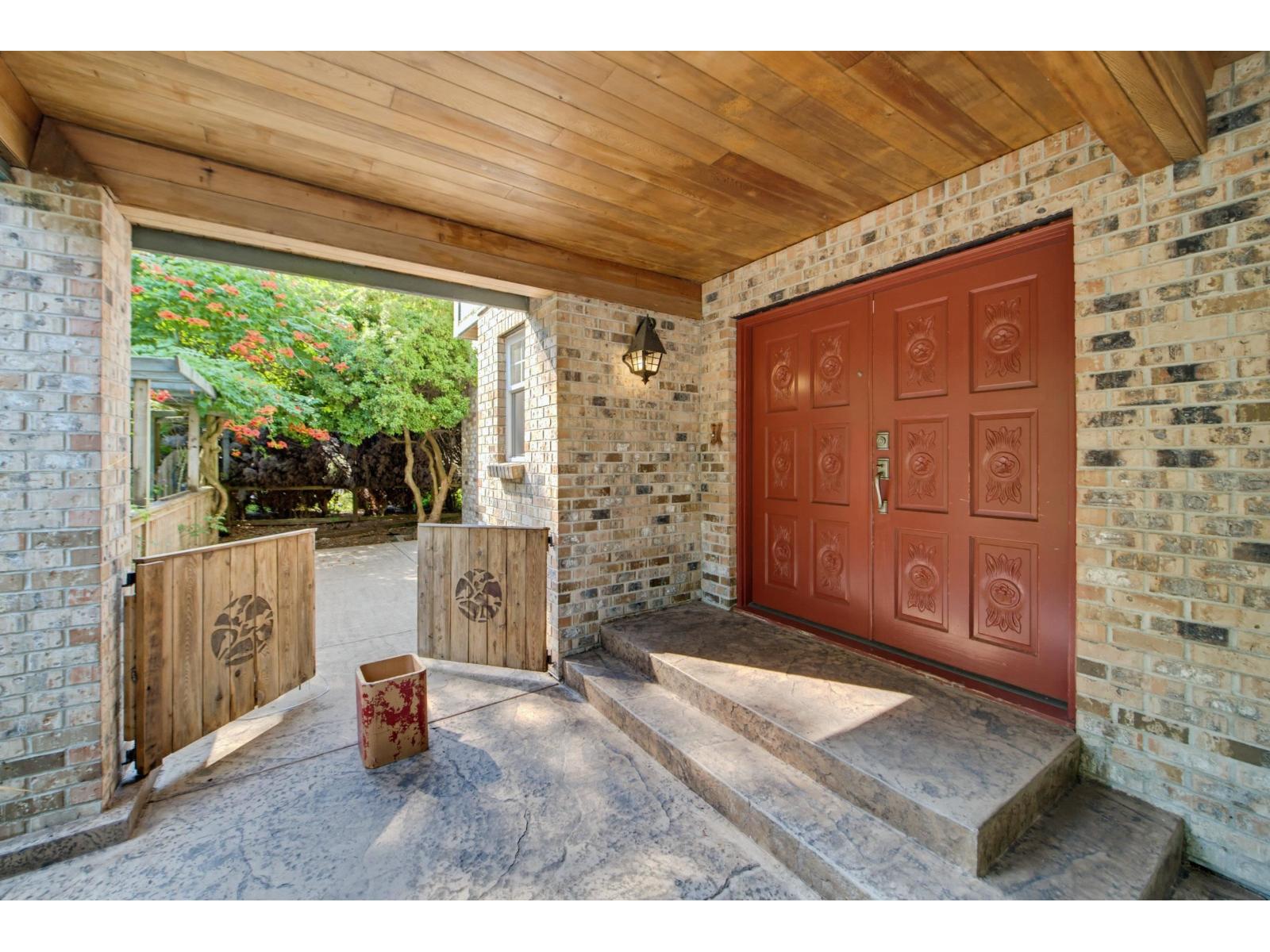 13521 19 Avenue Property Photo 3