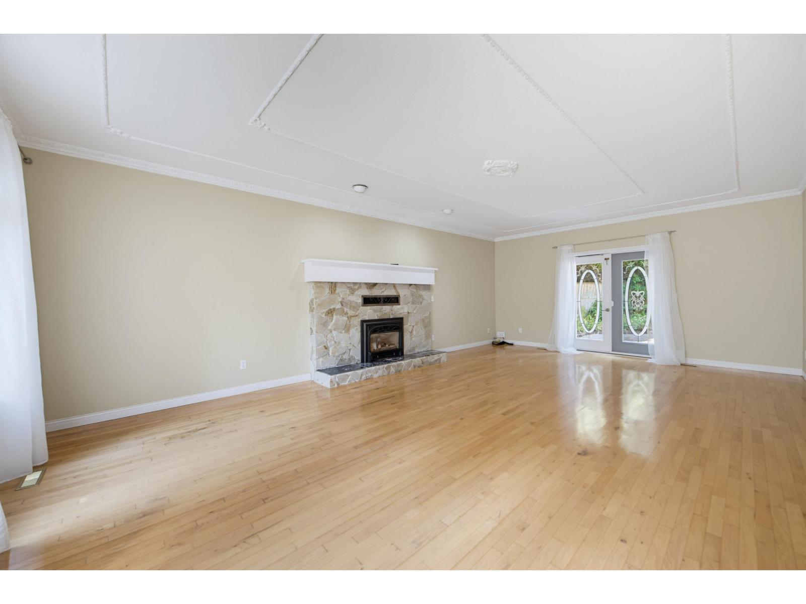 13521 19 Avenue Property Photo 4