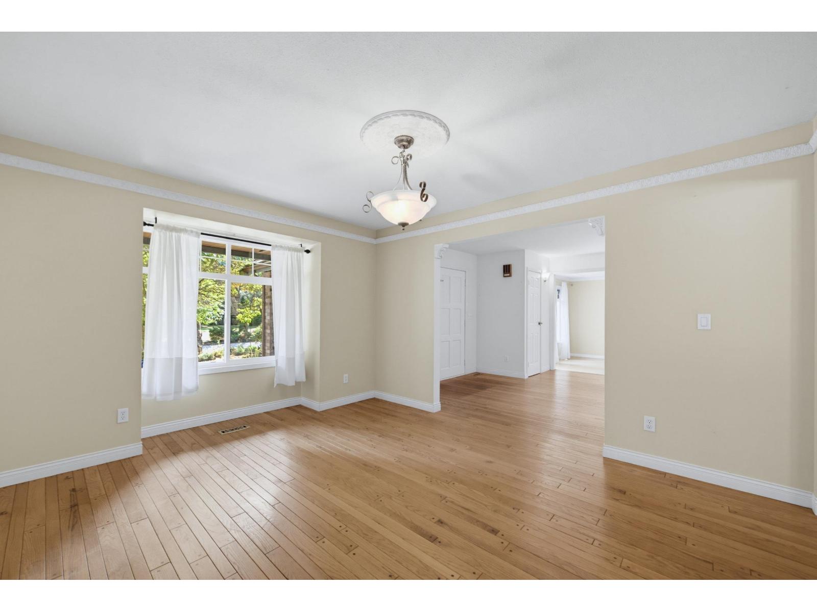 13521 19 Avenue Property Photo 7