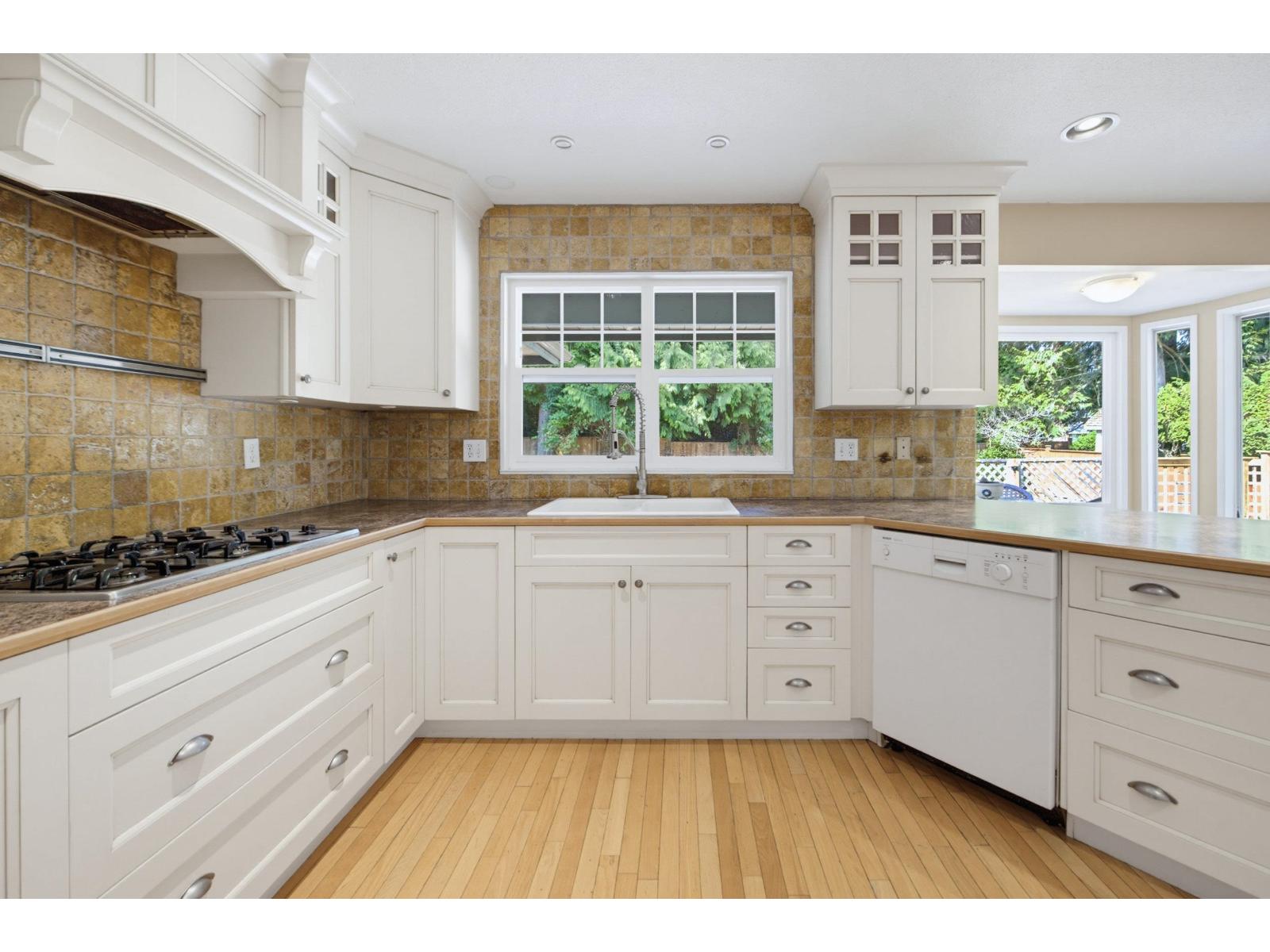 13521 19 Avenue Property Photo 8