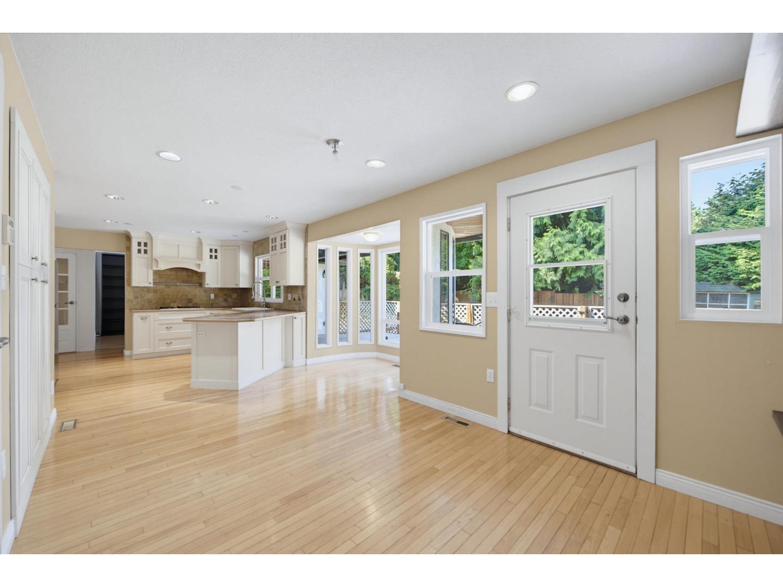 13521 19 Avenue Property Photo 10