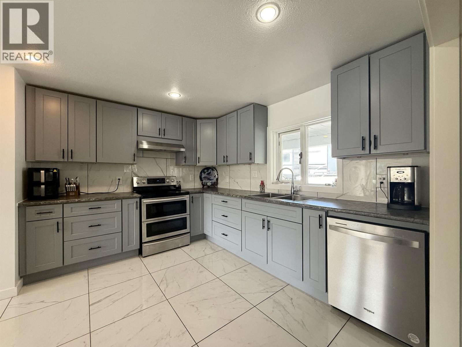 2055 Gerow Island Road Property Photo 11