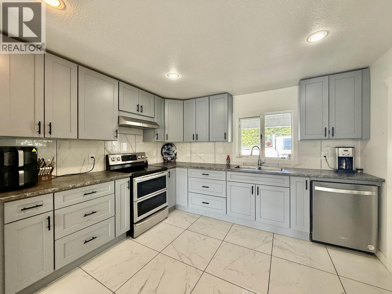2055 Gerow Island Road Property Photo 12