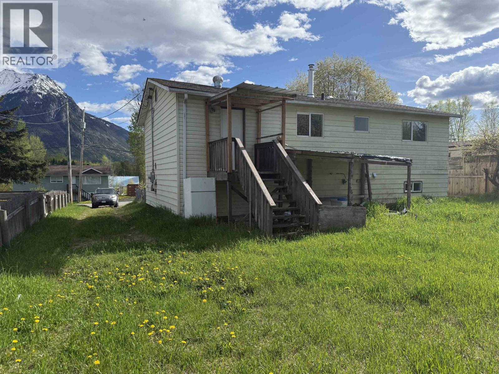 2131 24th Avenue Property Photo 2