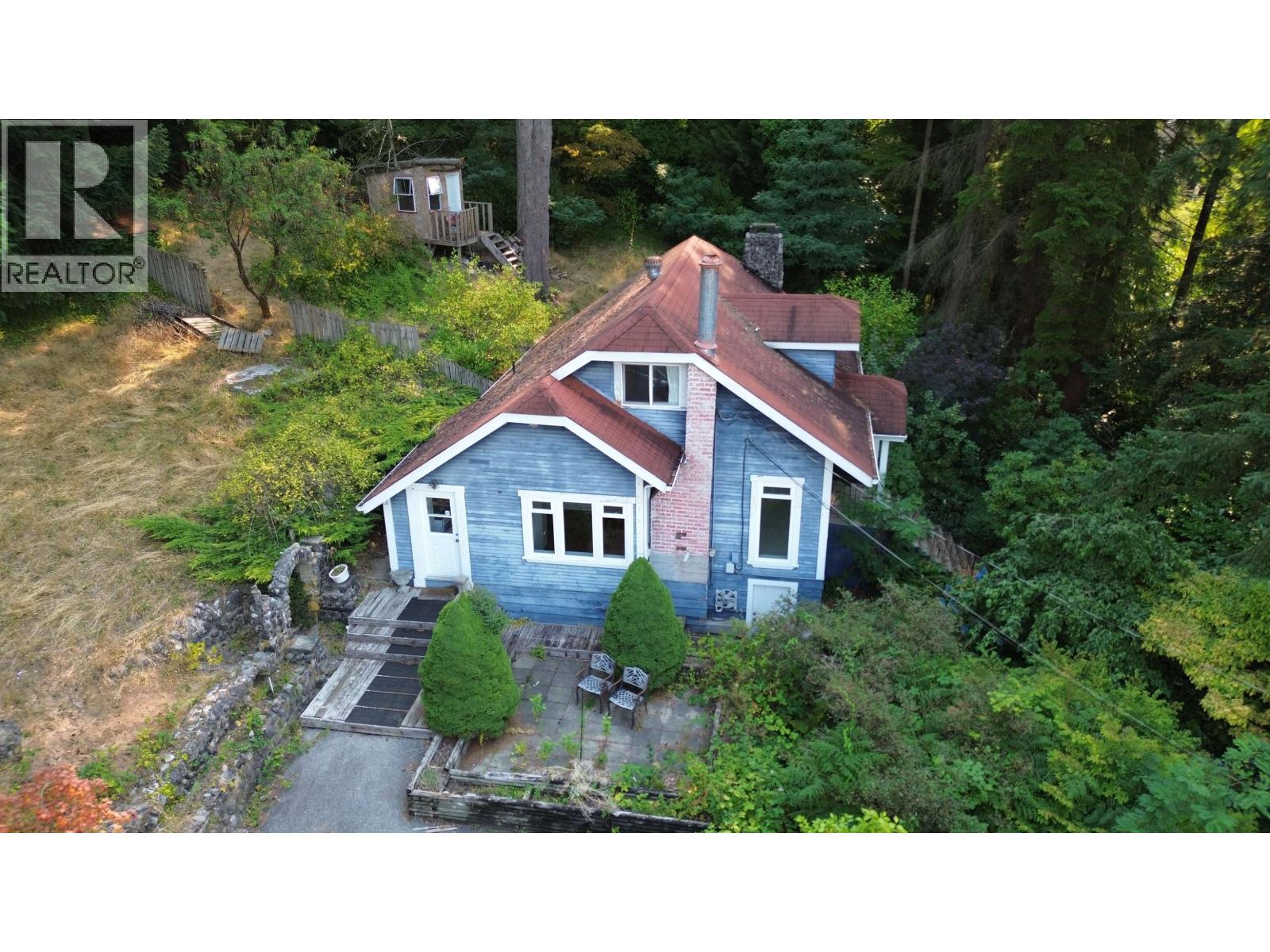 1/2 421 Campbell Road Property Photo 1