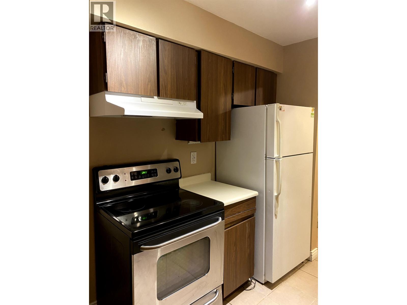 515 9867 Manchester Drive Property Photo 2