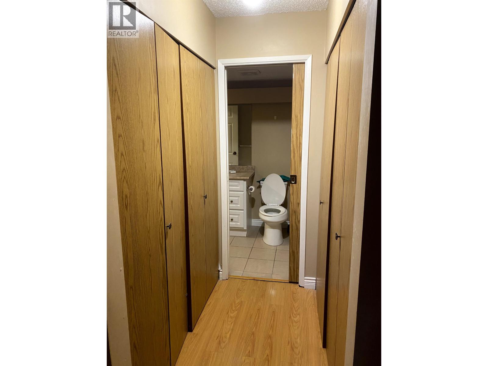 515 9867 Manchester Drive Property Photo 3
